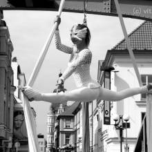 Vzdušná akrobacie na šálách - art foto